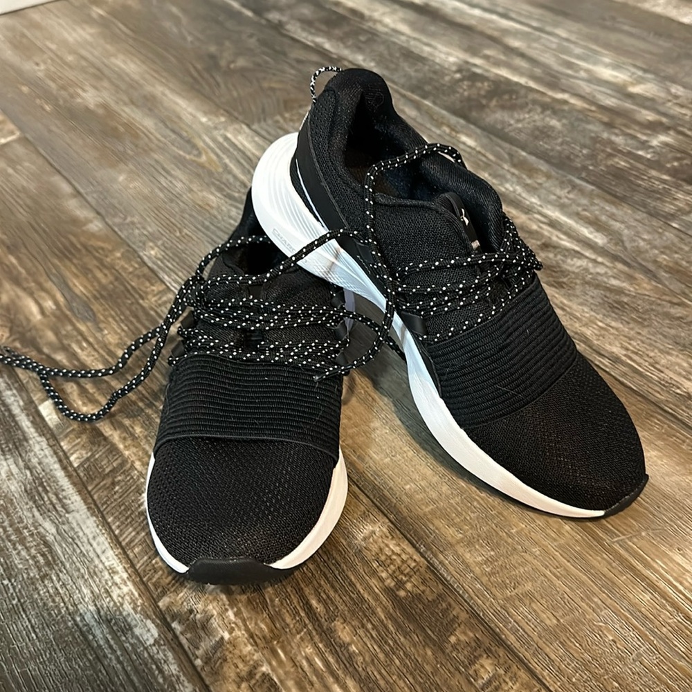 NEW! UA sneakers